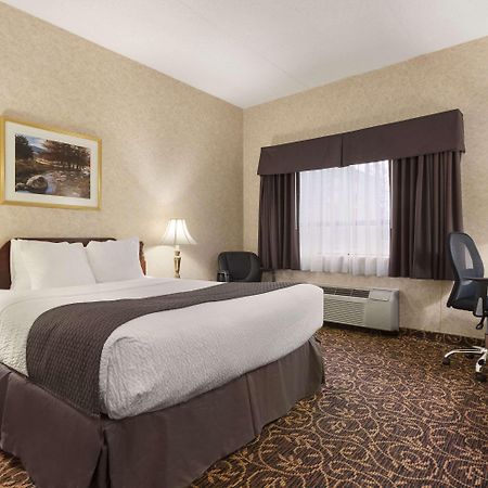 Days Inn By Wyndham Toronto East Lakeview מראה חיצוני תמונה