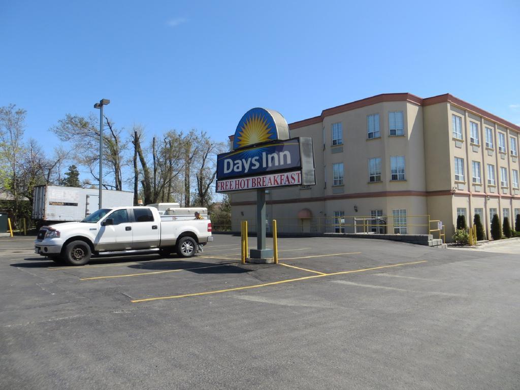 Days Inn By Wyndham Toronto East Lakeview מראה חיצוני תמונה