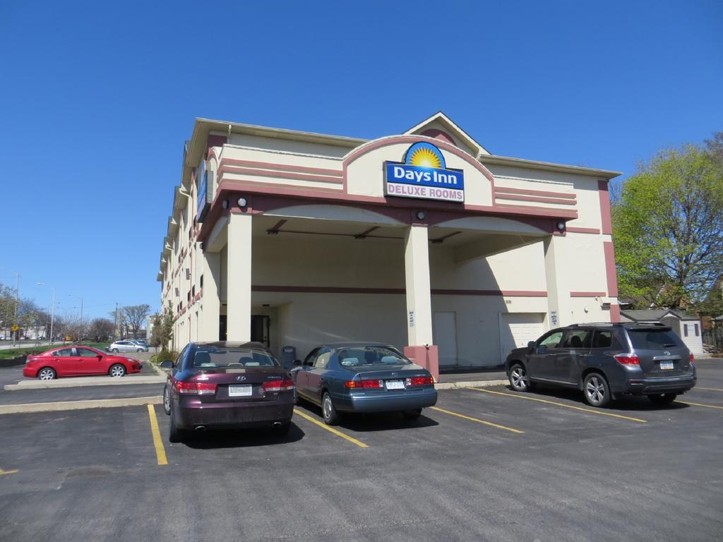 Days Inn By Wyndham Toronto East Lakeview מראה חיצוני תמונה