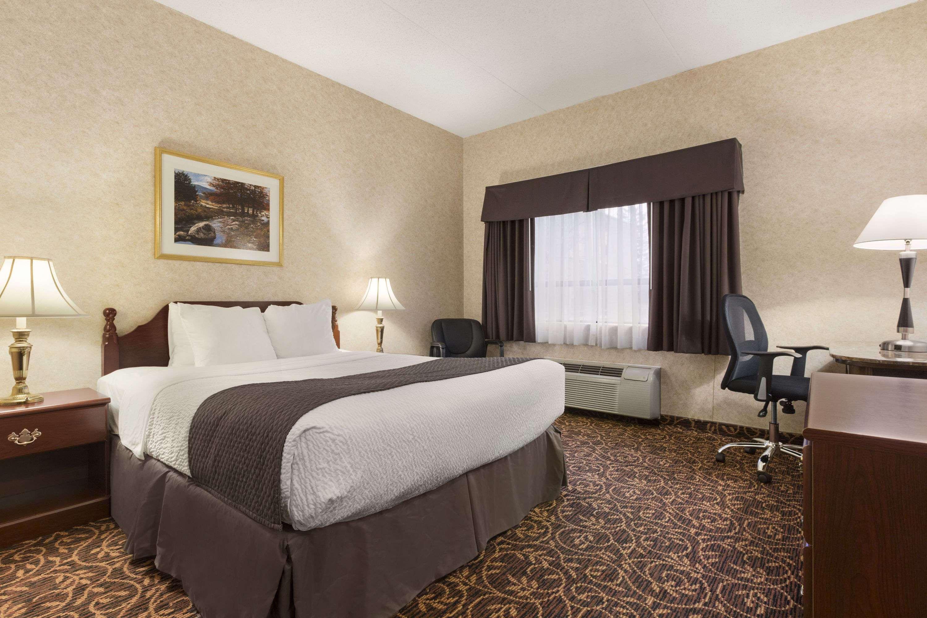 Days Inn By Wyndham Toronto East Lakeview מראה חיצוני תמונה