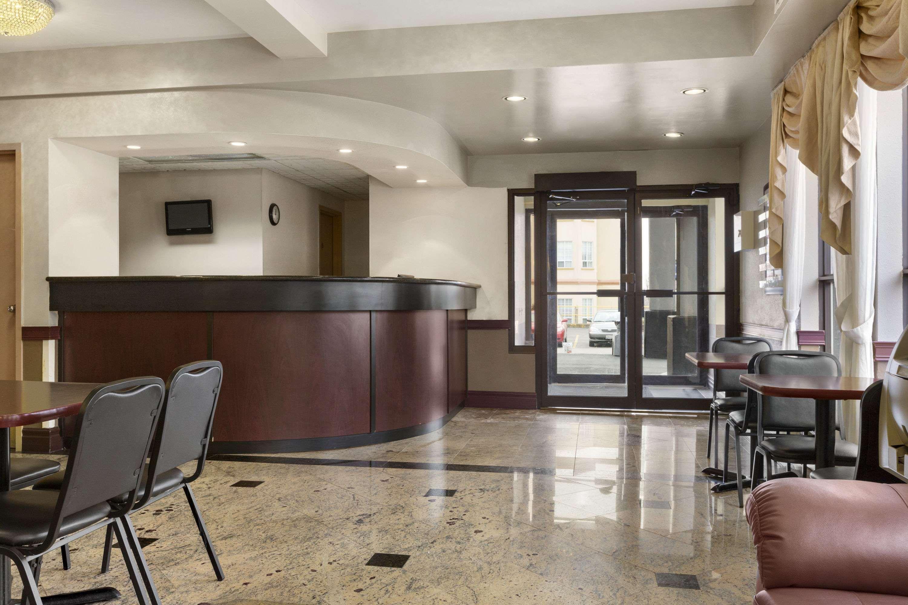 Days Inn By Wyndham Toronto East Lakeview מראה חיצוני תמונה