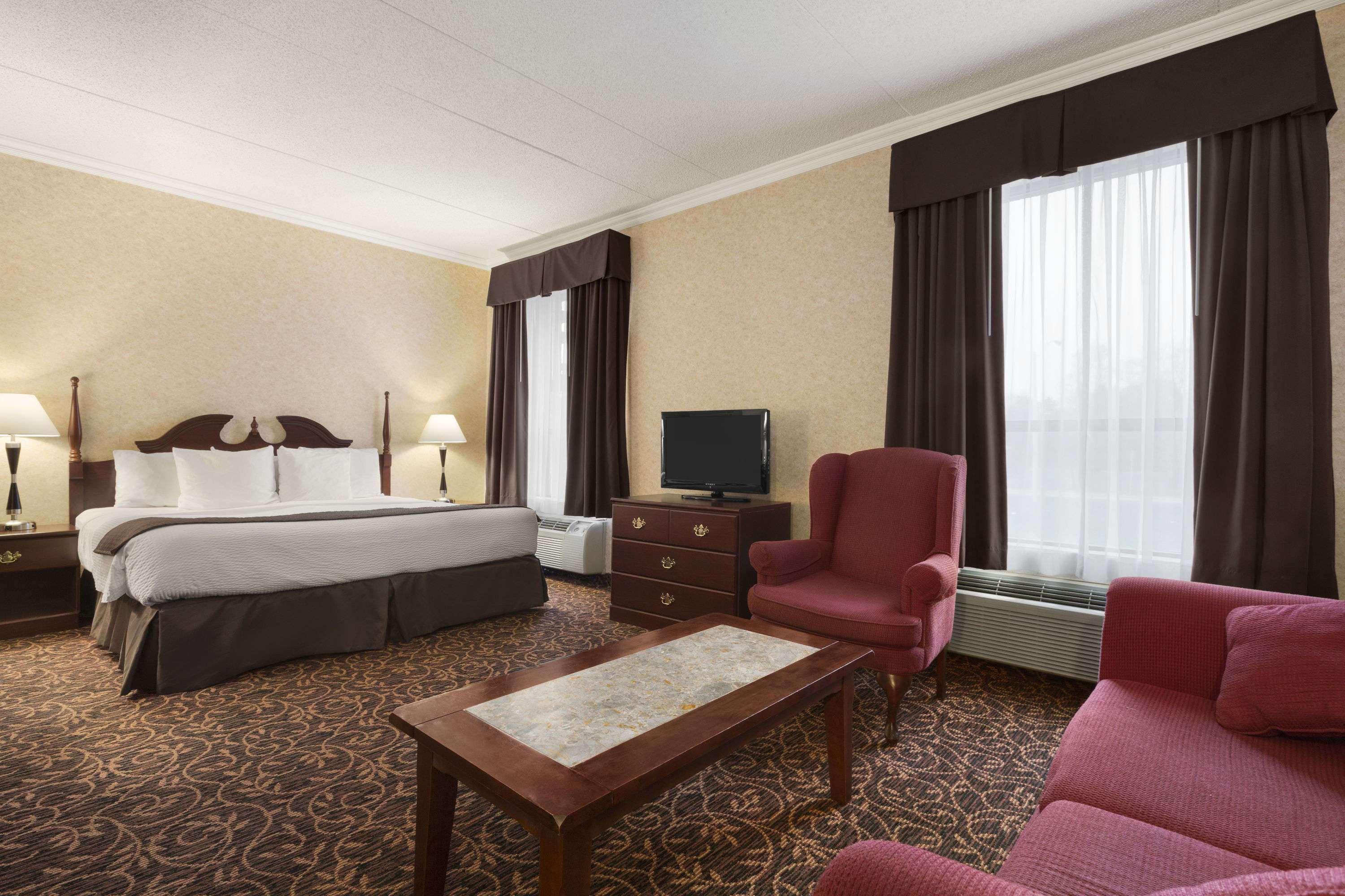Days Inn By Wyndham Toronto East Lakeview מראה חיצוני תמונה