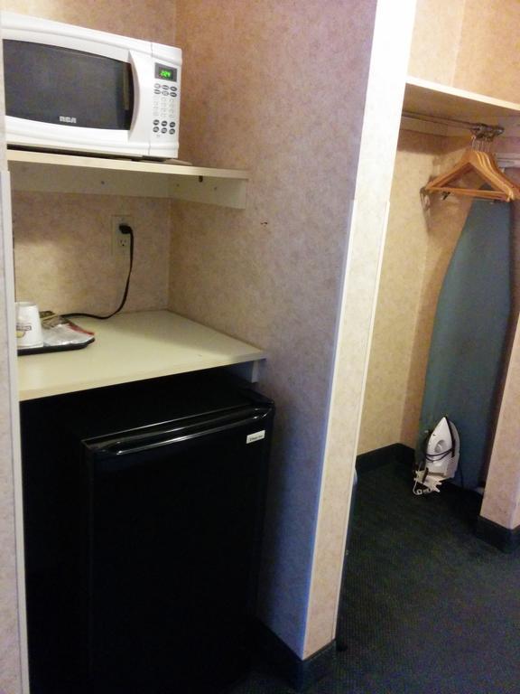Days Inn By Wyndham Toronto East Lakeview מראה חיצוני תמונה