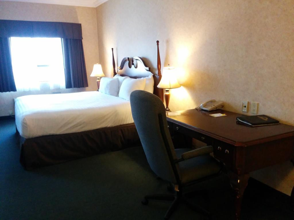 Days Inn By Wyndham Toronto East Lakeview מראה חיצוני תמונה