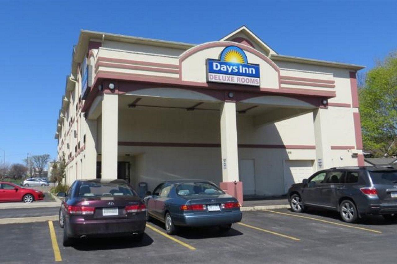 Days Inn By Wyndham Toronto East Lakeview מראה חיצוני תמונה