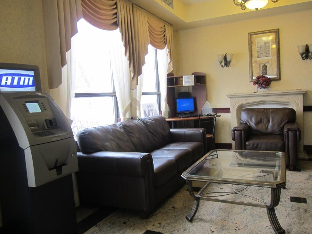 Days Inn By Wyndham Toronto East Lakeview מראה חיצוני תמונה