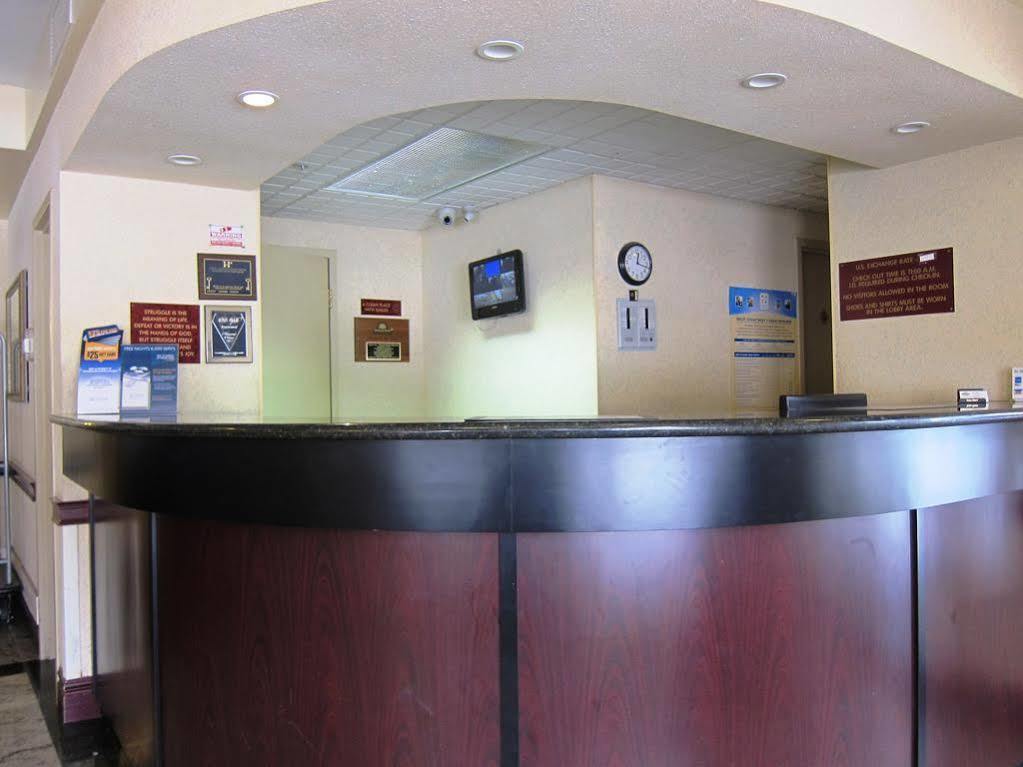 Days Inn By Wyndham Toronto East Lakeview מראה חיצוני תמונה