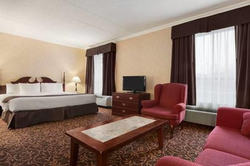 Days Inn By Wyndham Toronto East Lakeview מראה חיצוני תמונה