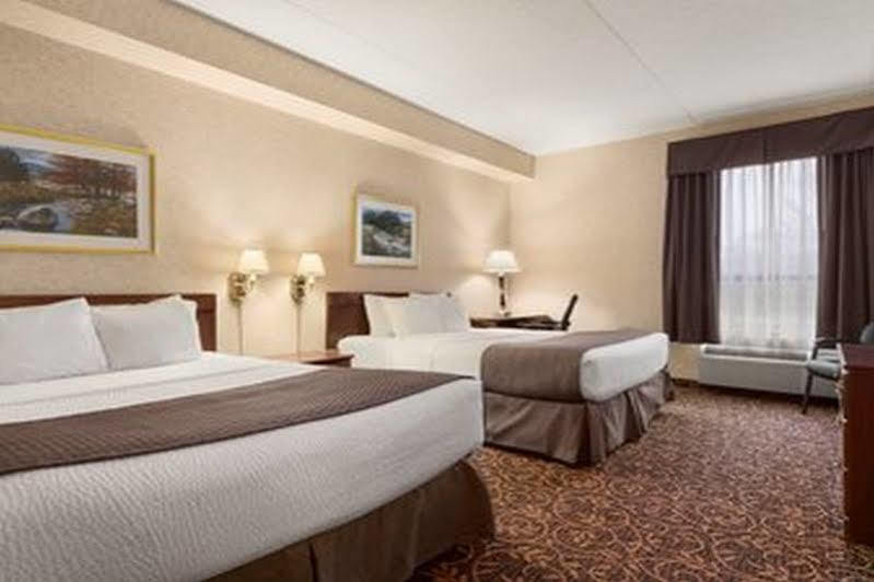 Days Inn By Wyndham Toronto East Lakeview מראה חיצוני תמונה