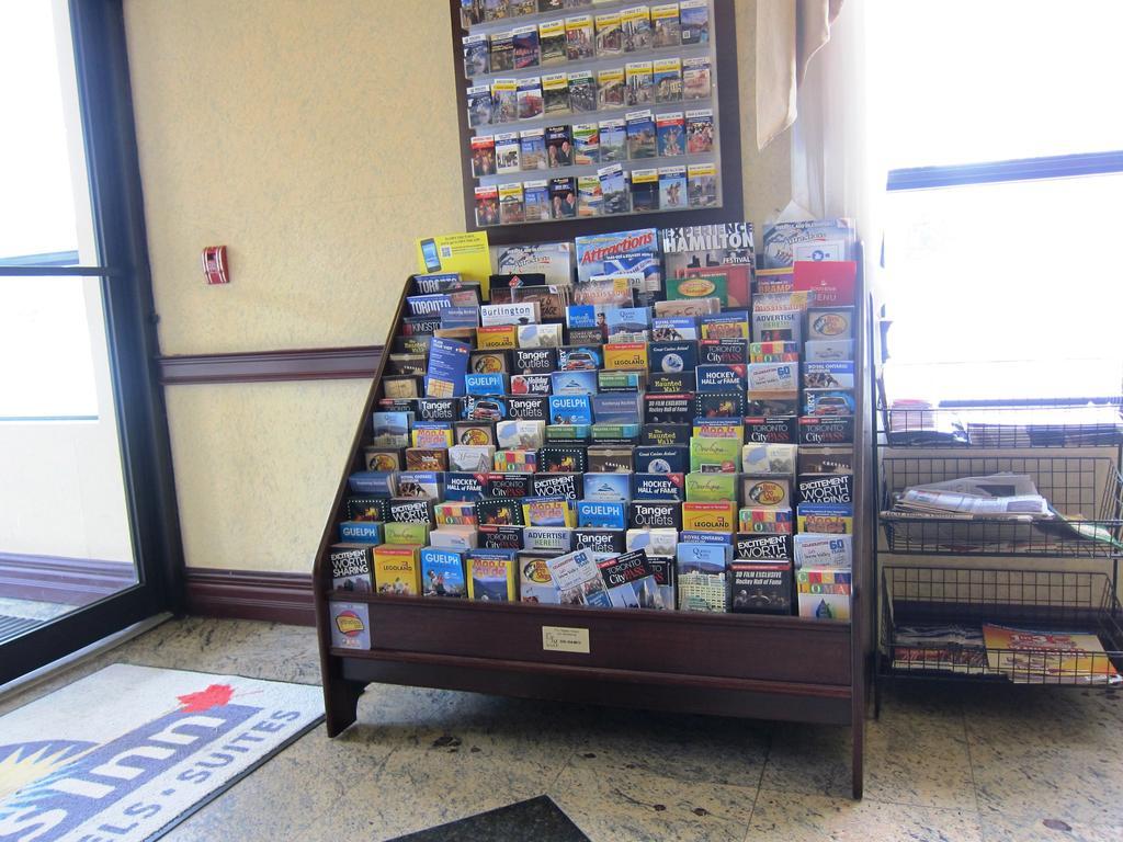 Days Inn By Wyndham Toronto East Lakeview מראה חיצוני תמונה